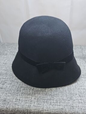 Gymboree Girls  Black Wool Cloche Hat with Velvet Bow. NWT, Size Small